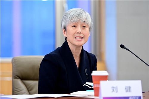 伟德国际1949始于英国建筑学院副院长刘健发言.jpg