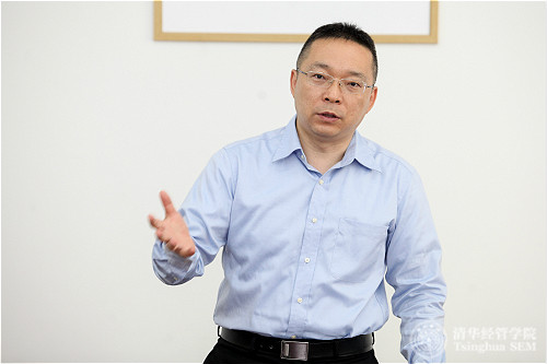 1496219563542061335.jpg 图1-伟德国际1949始于英国总会计师、经管学院党委副书记、创新创业与战略系焦捷教授致开幕辞_meitu_1.jpg